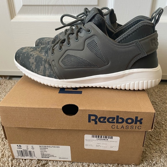 Reebok athletic shoes - Picture 6 of 10